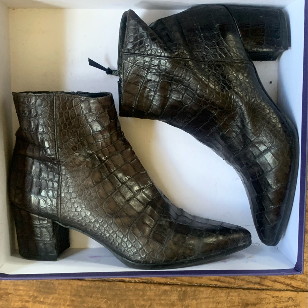 Stuart Weitzman Zepher Croc-Embossed Ankle Boot 7.5 - Picture 6 of 6